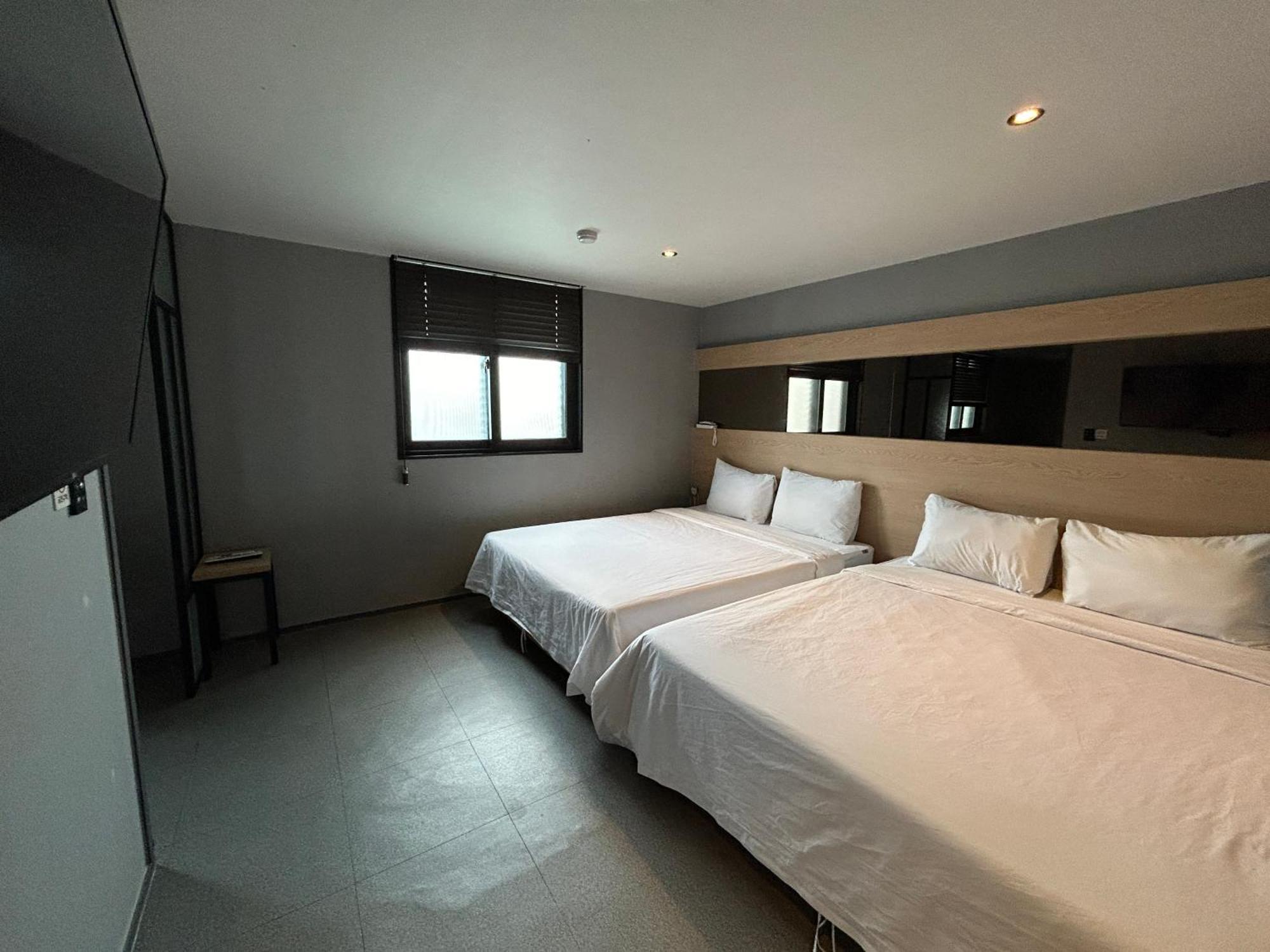 Deluxe Motel Geoje Exterior photo