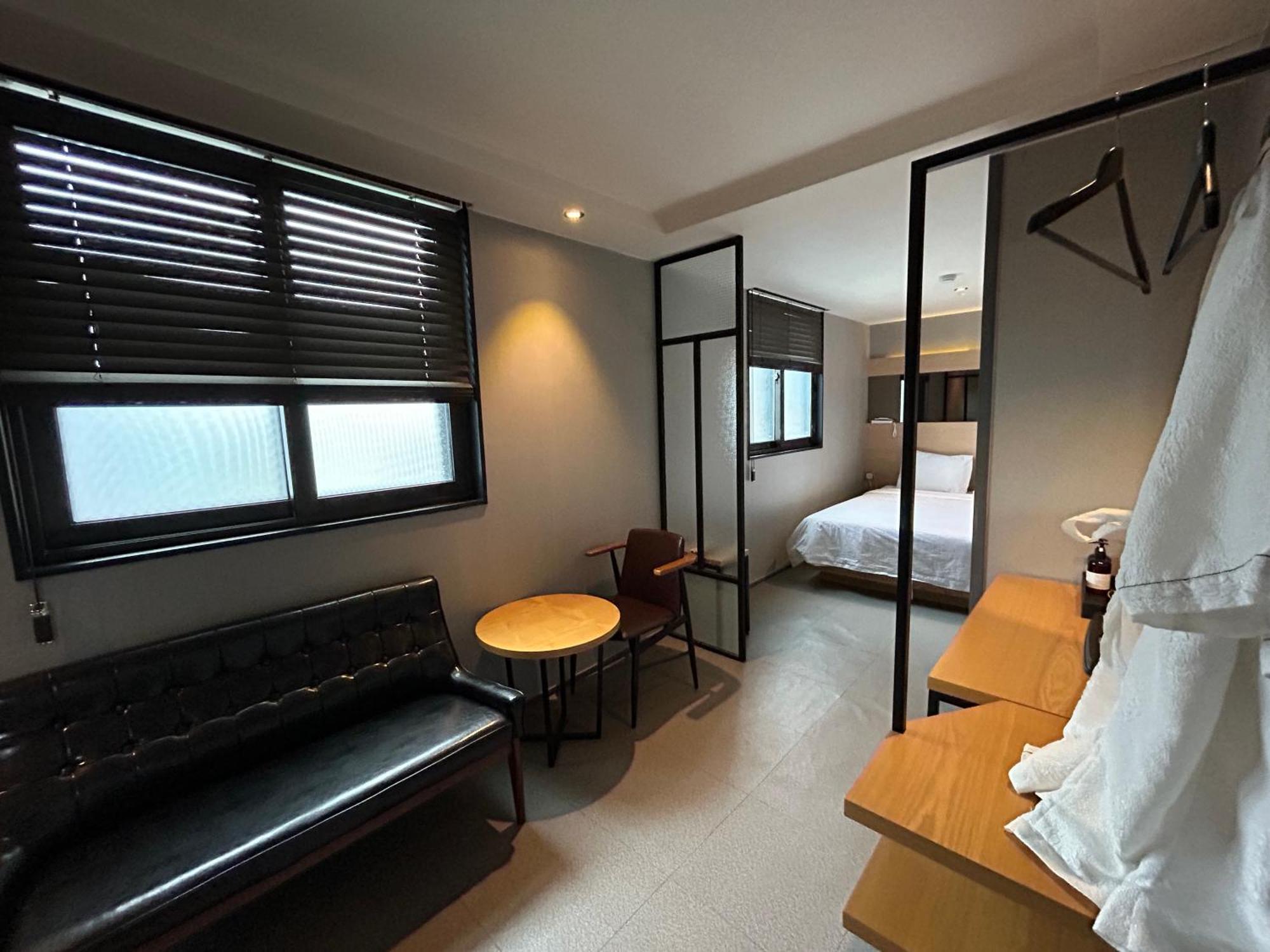 Deluxe Motel Geoje Exterior photo