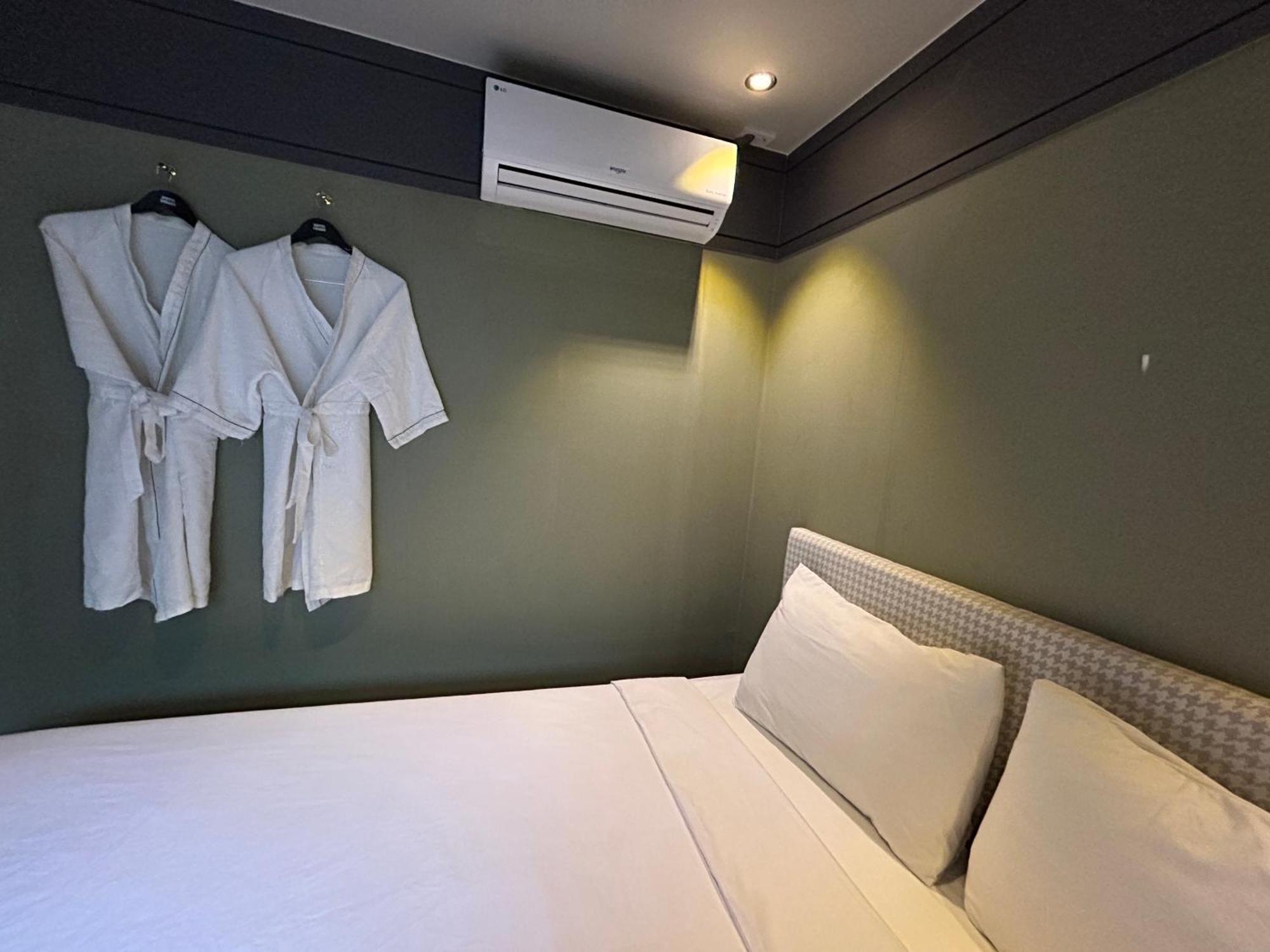 Deluxe Motel Geoje Exterior photo