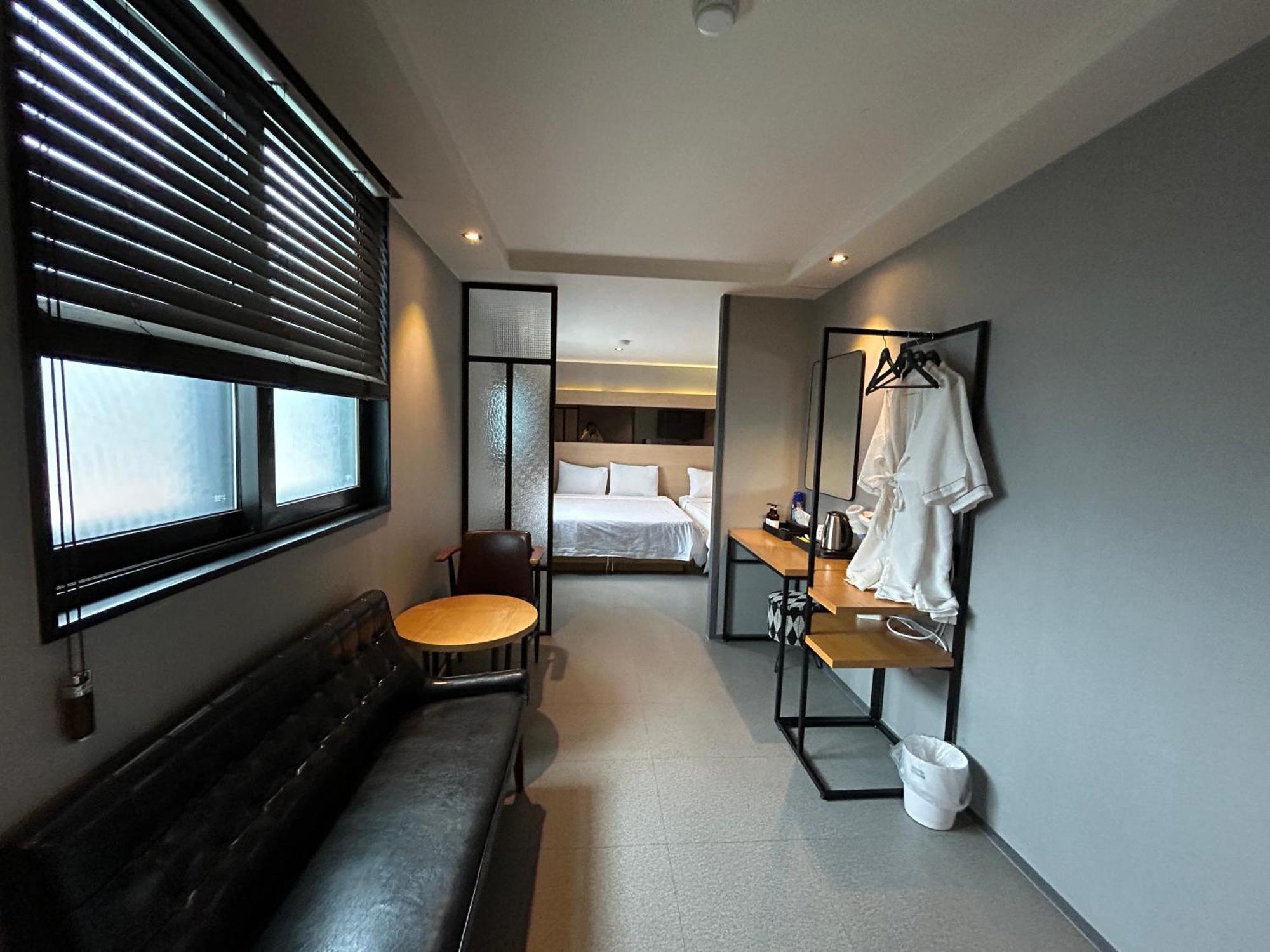 Deluxe Motel Geoje Exterior photo