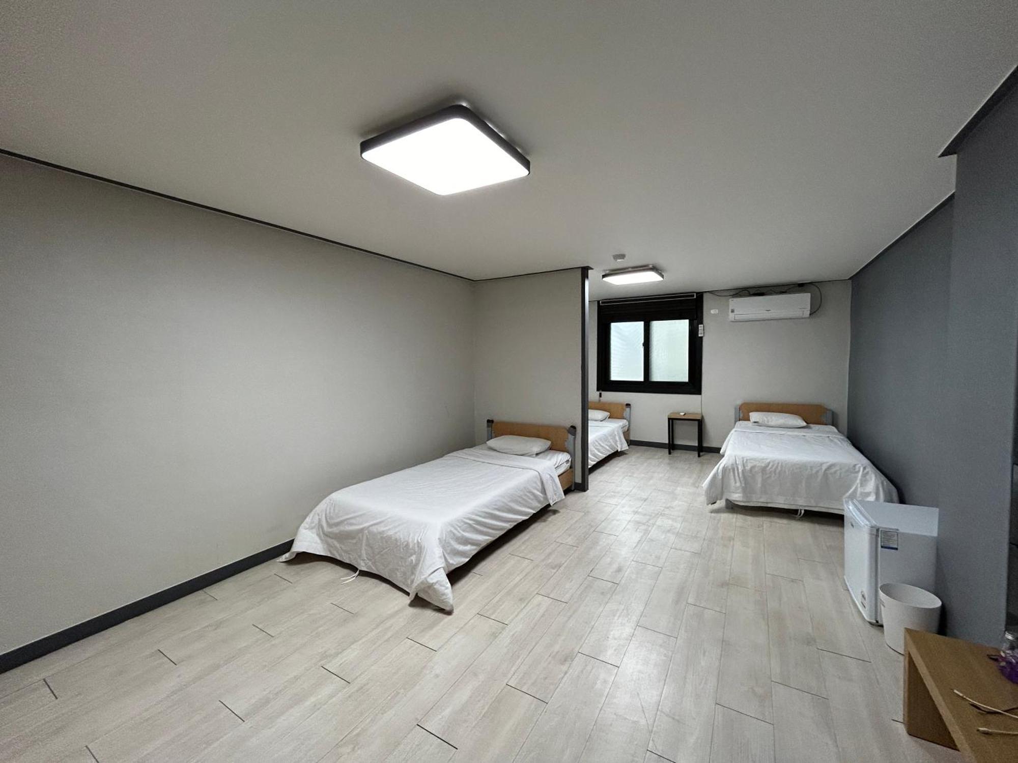 Deluxe Motel Geoje Room photo