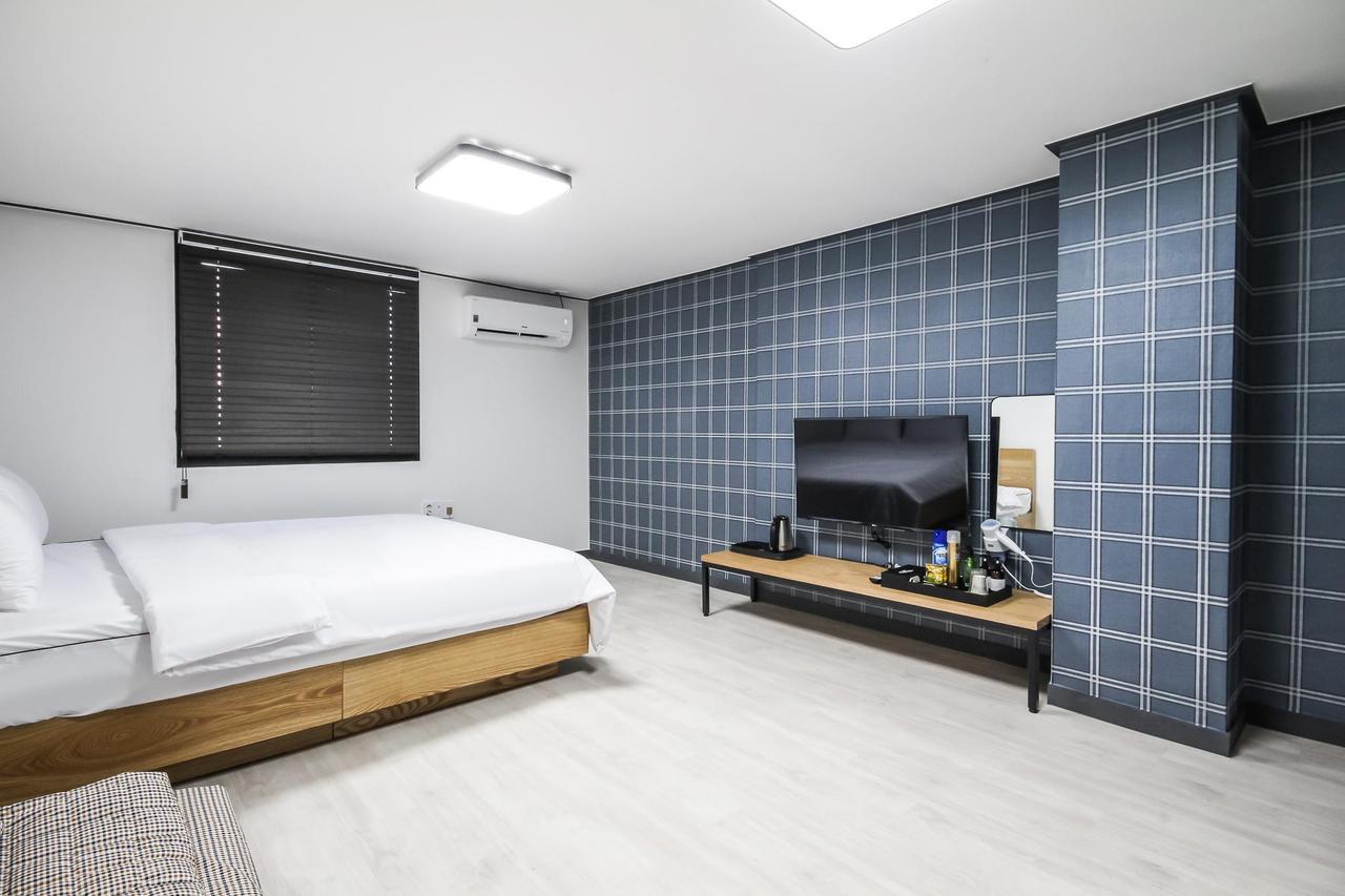 Deluxe Motel Geoje Exterior photo
