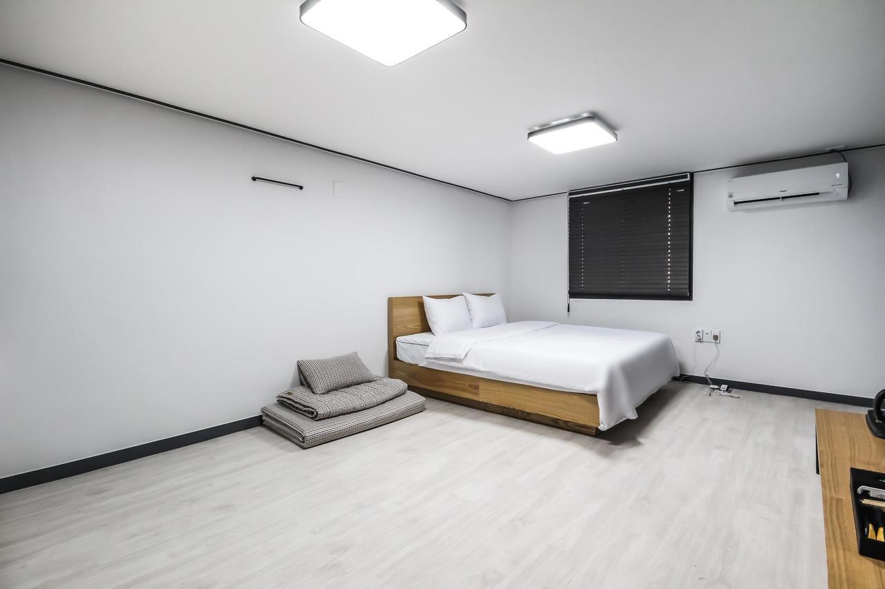 Deluxe Motel Geoje Exterior photo
